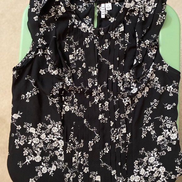 Woman’s short sleeve top by Elle size S. - Picture 1 of 13